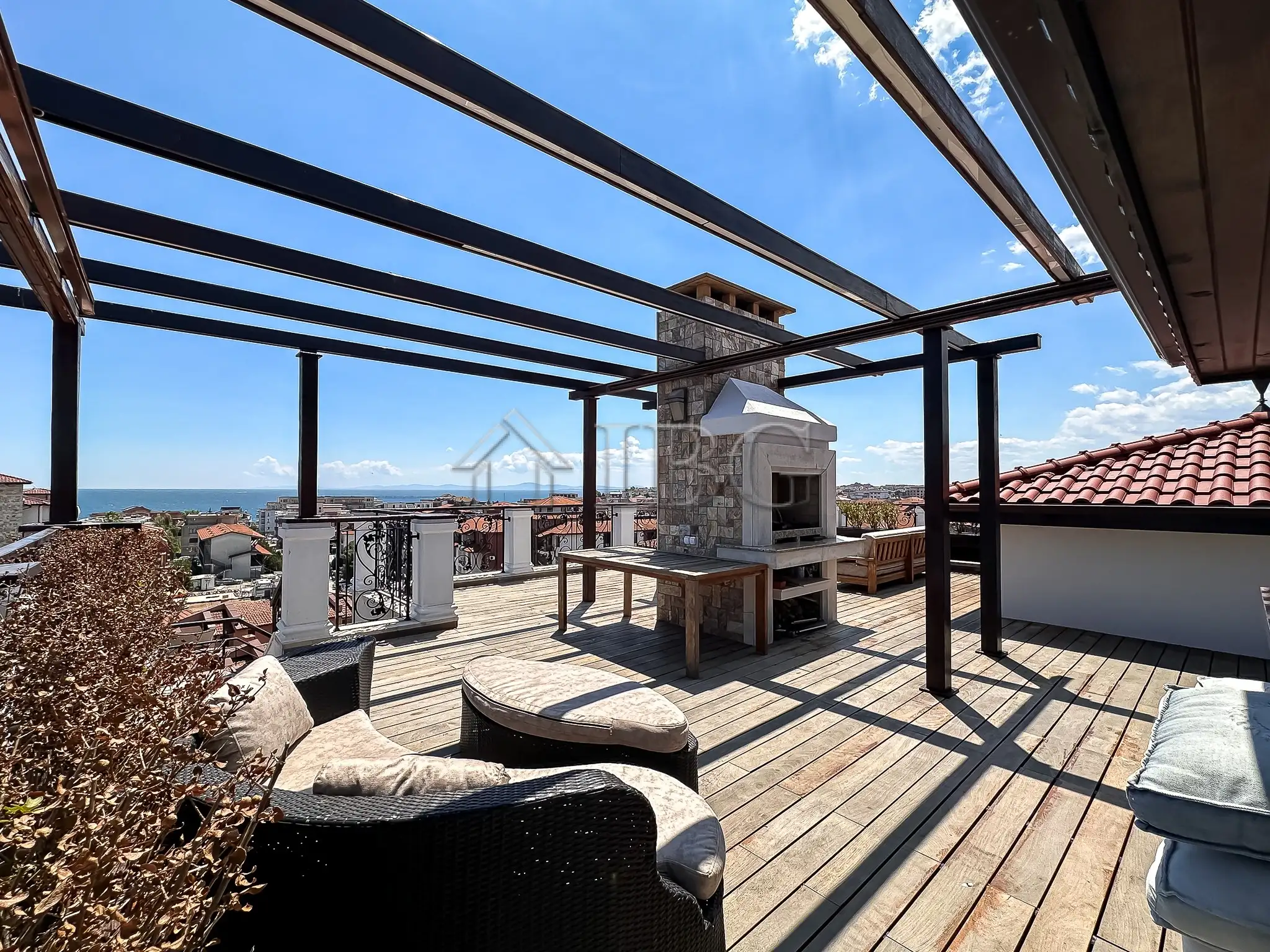 Flat 322m² in Bulgaria, Nessebar. Priced at 385000€ rent photo-6