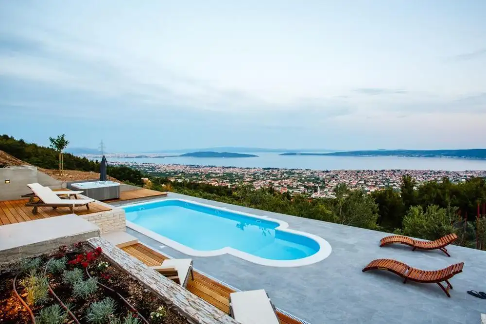 Villa 355m² in Croatia, Split. Priced at 1390000€ rent photo-1