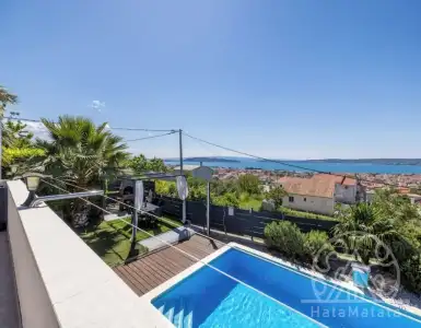 Buy in Croatia for 930000€