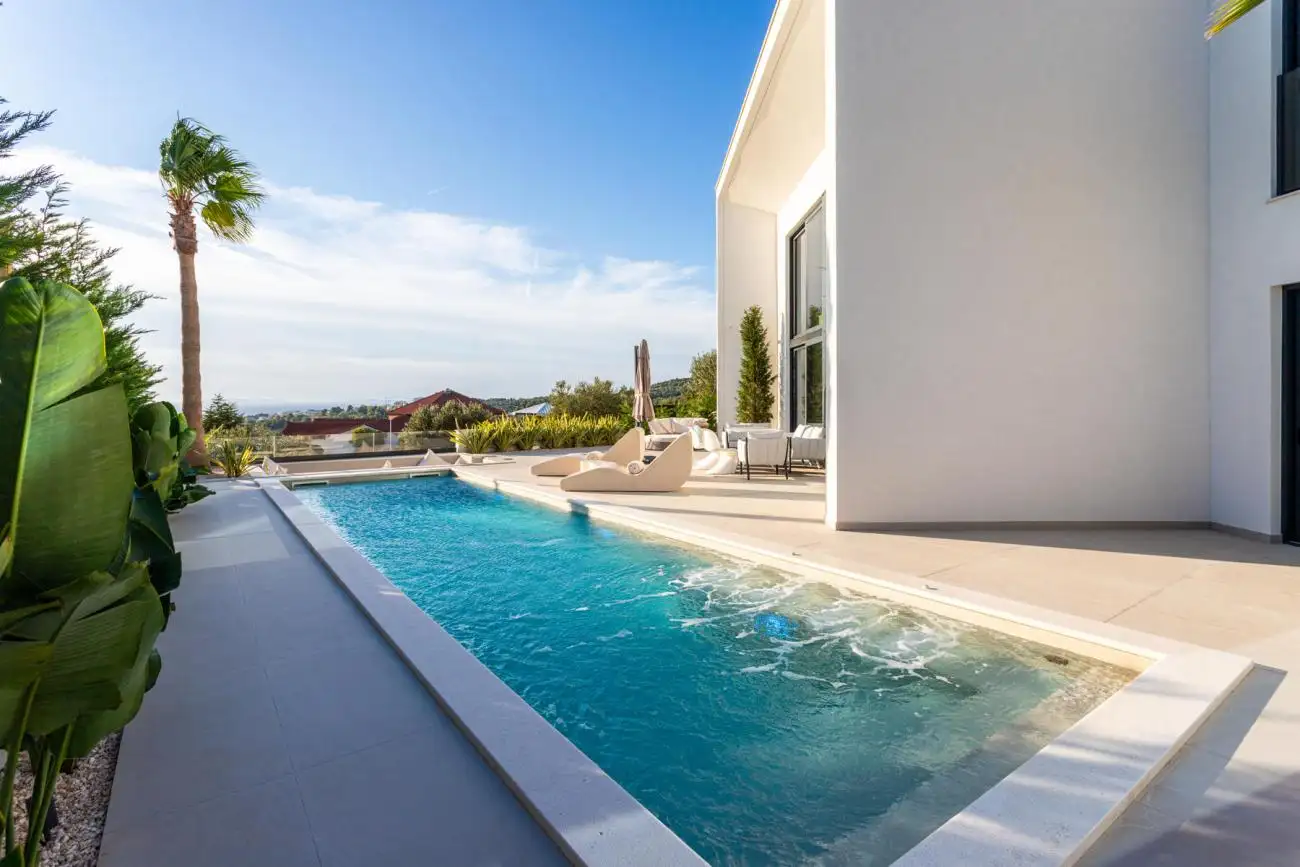 Villa 310m² in Croatia, Primosten. Priced at 2000000€ rent photo-3