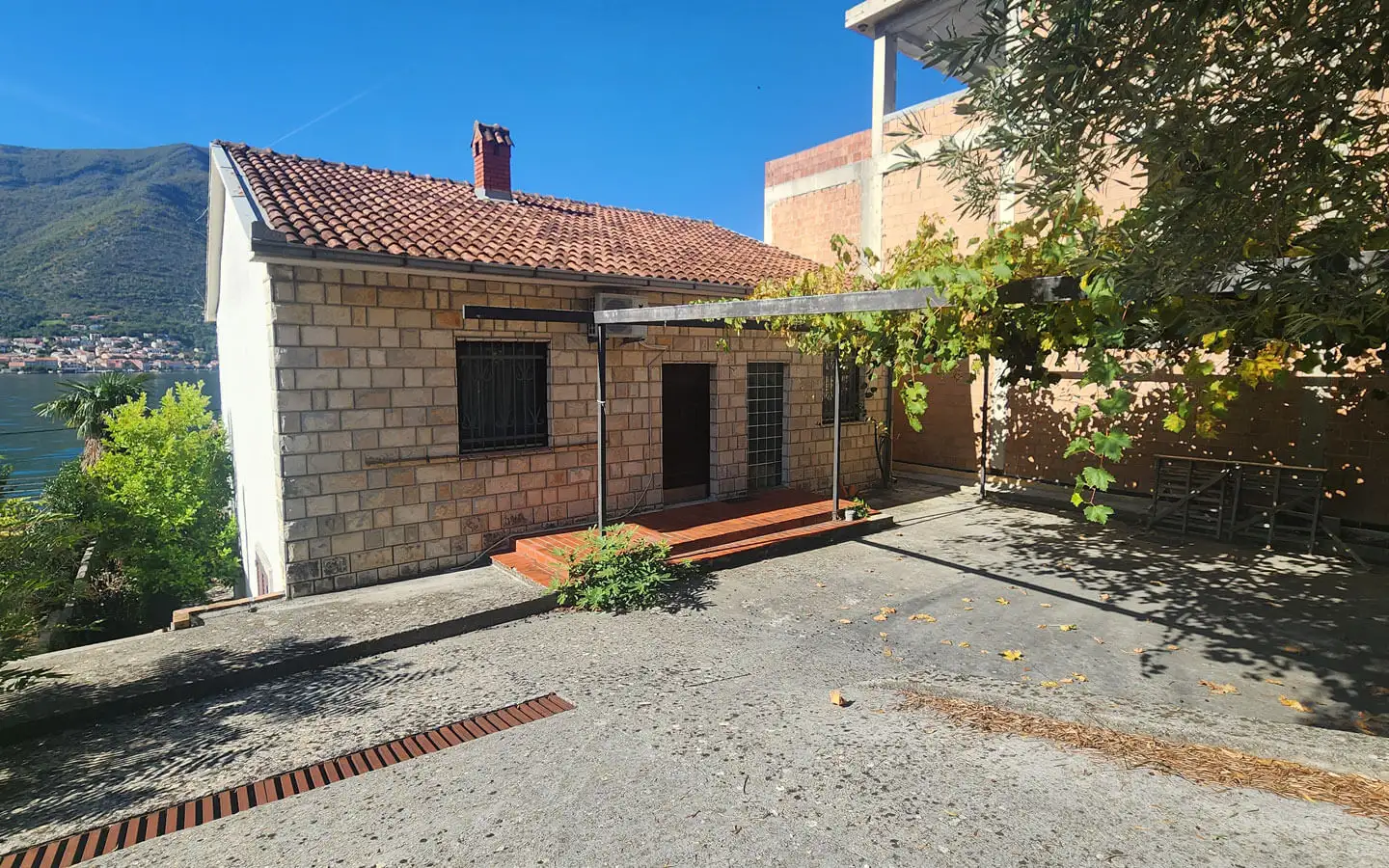 House 175m² in Montenegro, Kotor. Priced at 950000€ rent photo-3