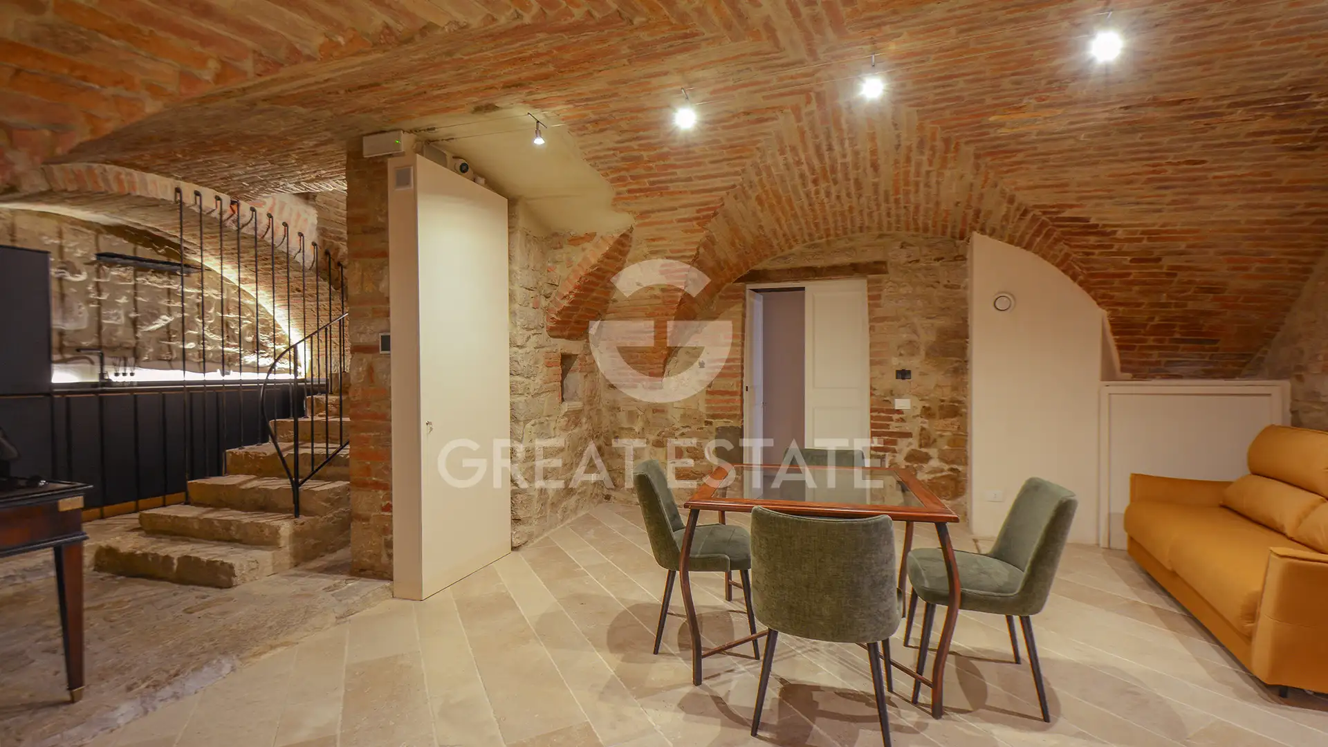 Flat 230m² in Italy, Perugia. Priced at 405000€ rent photo-1