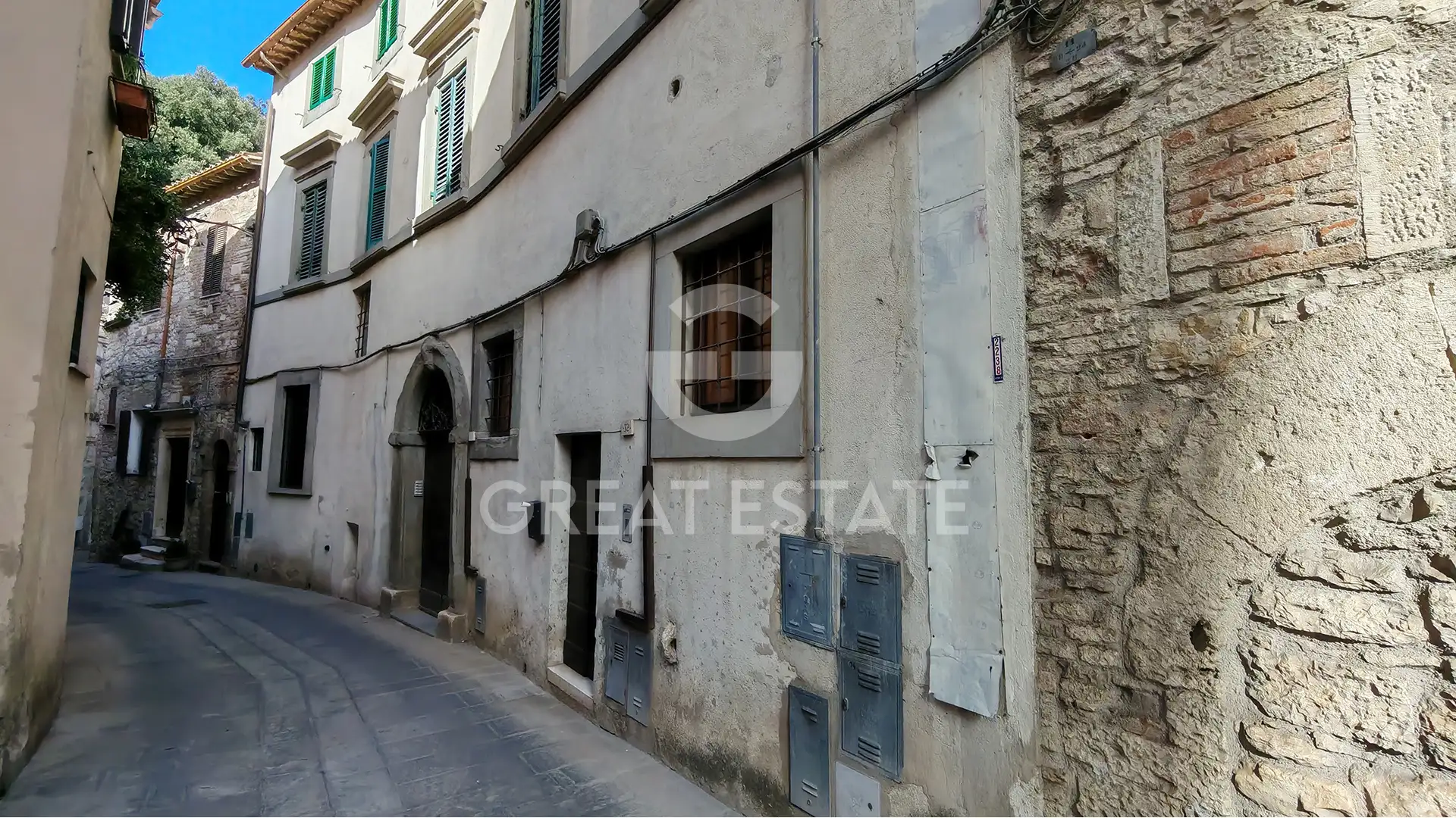 Flat 230m² in Italy, Perugia. Priced at 405000€ rent photo-2