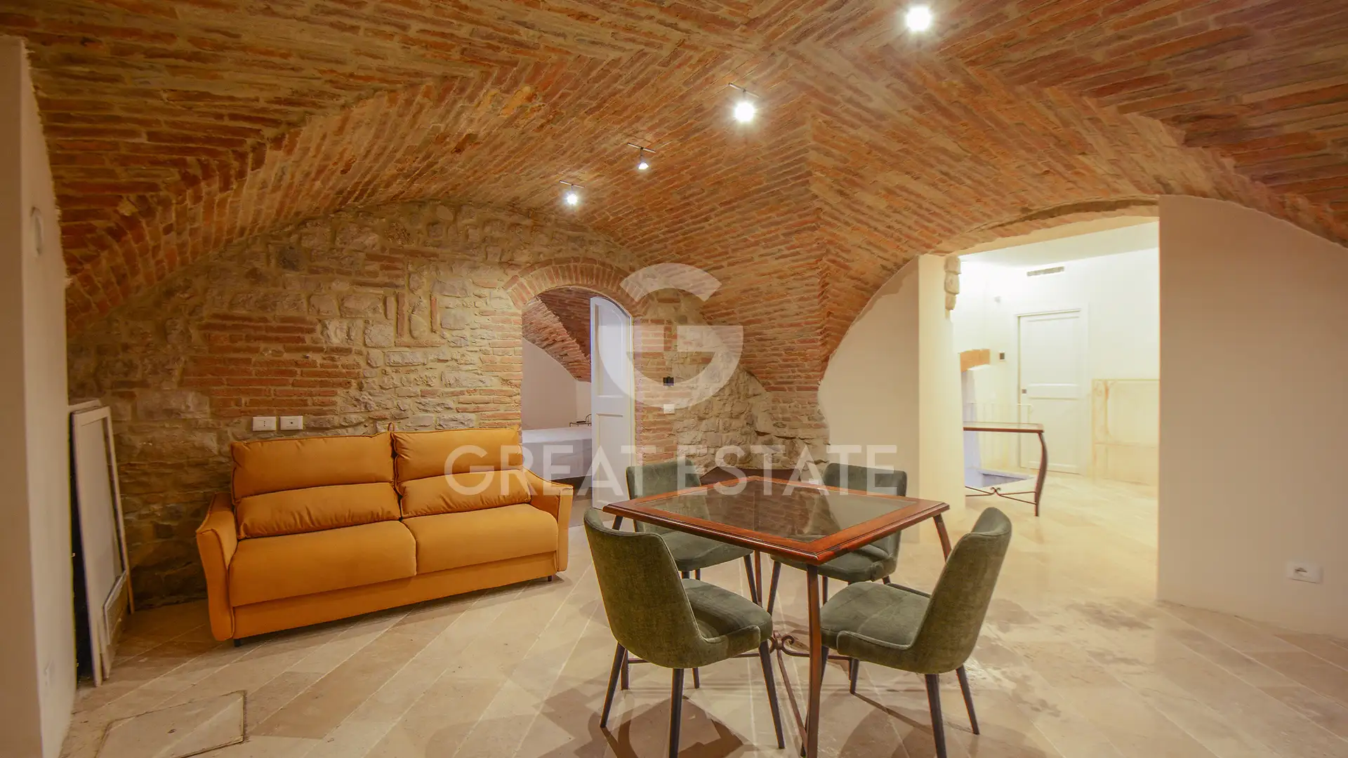 Flat 230m² in Italy, Perugia. Priced at 405000€ rent photo-3