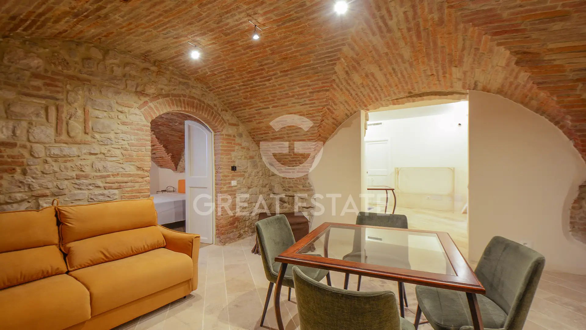 Flat 230m² in Italy, Perugia. Priced at 405000€ rent photo-5