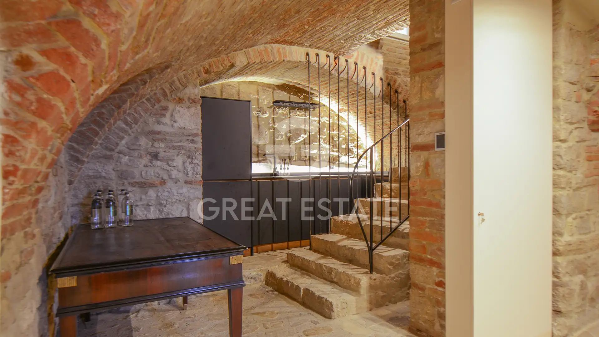 Flat 230m² in Italy, Perugia. Priced at 405000€ rent photo-6