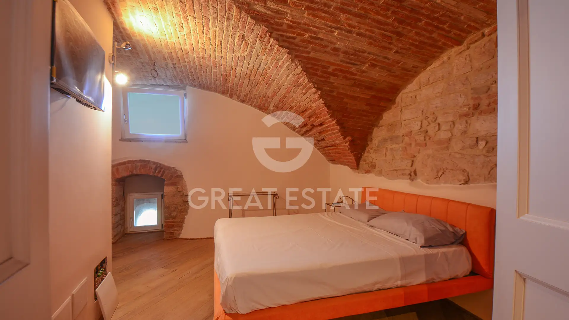 Flat 230m² in Italy, Perugia. Priced at 405000€ rent photo-9