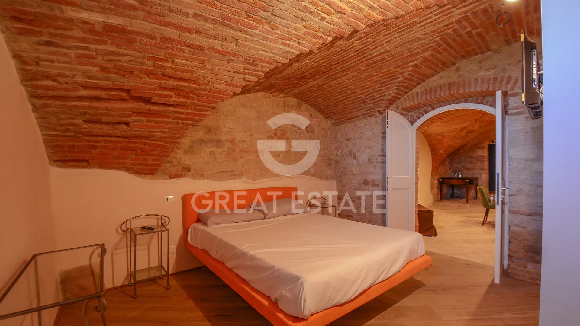 Flat 230m² in Italy, Perugia. Priced at 405000€ rent photo-10