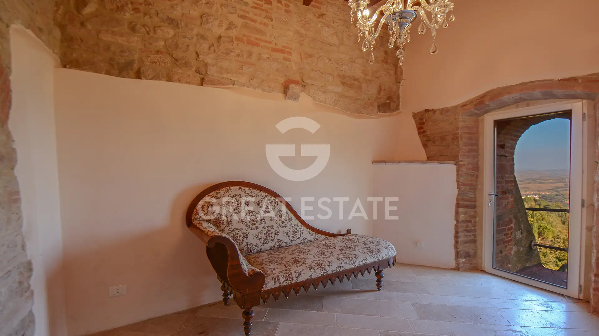 Flat 230m² in Italy, Perugia. Priced at 405000€ rent photo-13