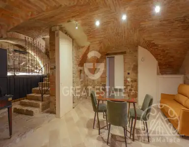 Buy in Italy for 405000€
