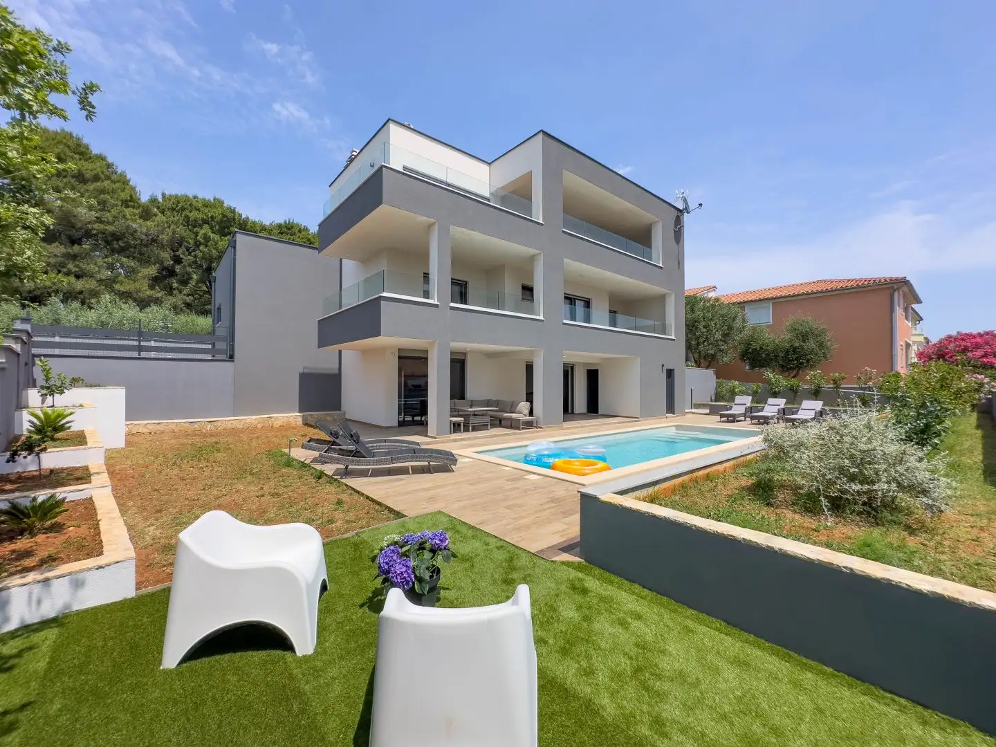 Villa 277m² in Croatia, Medulin. Priced at 1590000€ rent photo-1