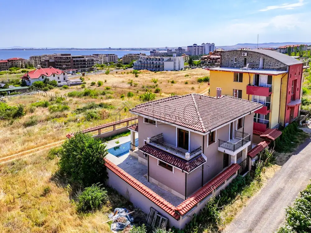 House 250m² in Bulgaria, Sveti Vlas. Priced at 598000€ rent photo-5
