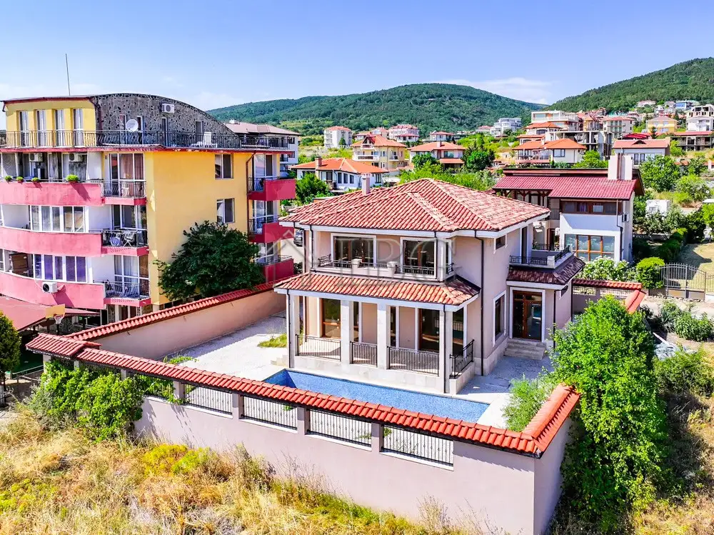 House 250m² in Bulgaria, Sveti Vlas. Priced at 598000€ rent photo-6