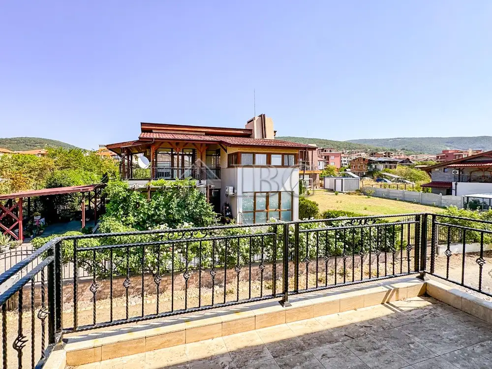 House 250m² in Bulgaria, Sveti Vlas. Priced at 598000€ rent photo-13
