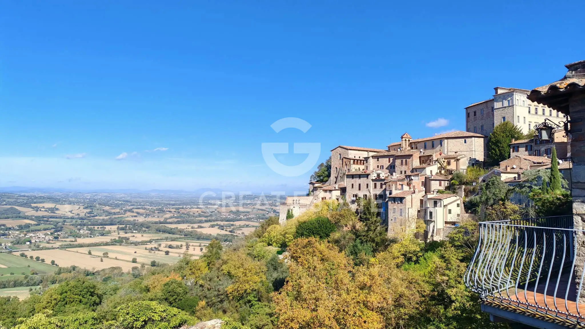 Flat 260m² in Italy, Perugia. Priced at 425000€ rent photo-1