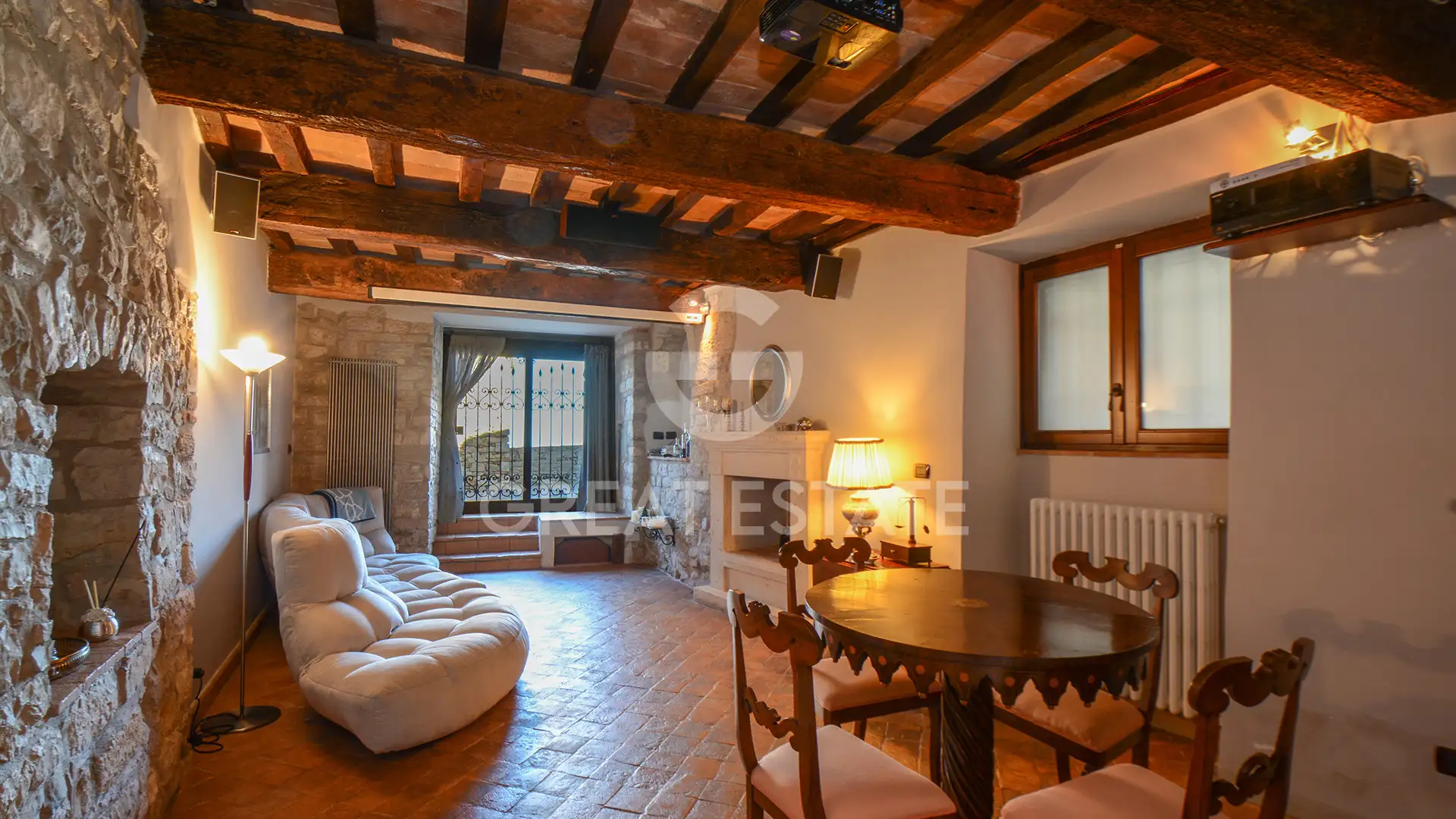 Flat 260m² in Italy, Perugia. Priced at 425000€ rent photo-2