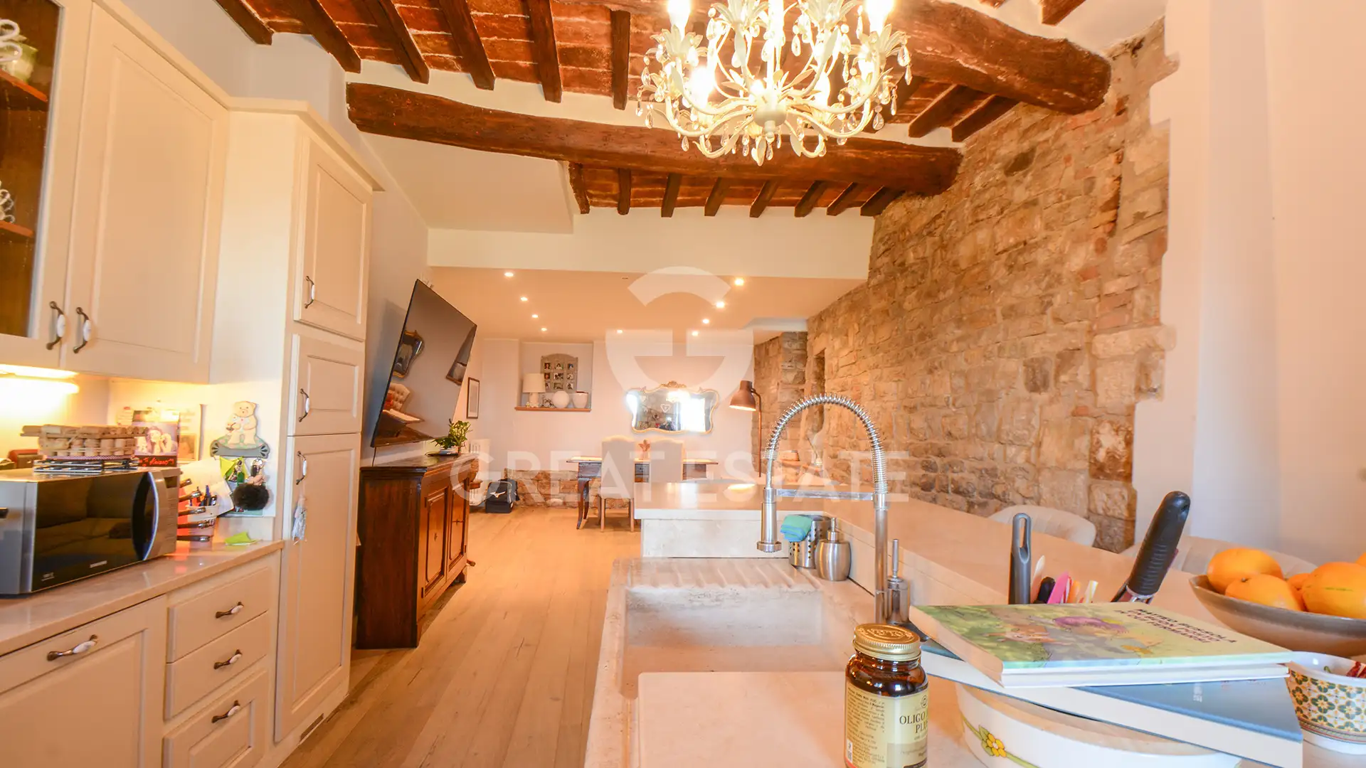 Flat 260m² in Italy, Perugia. Priced at 425000€ rent photo-3