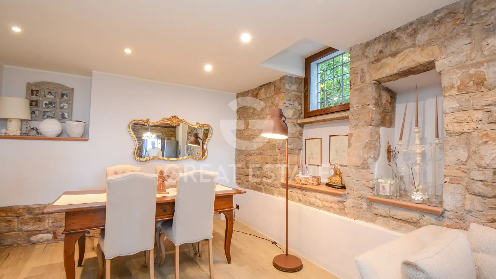 Flat 260m² in Italy, Perugia. Priced at 425000€ rent photo-7