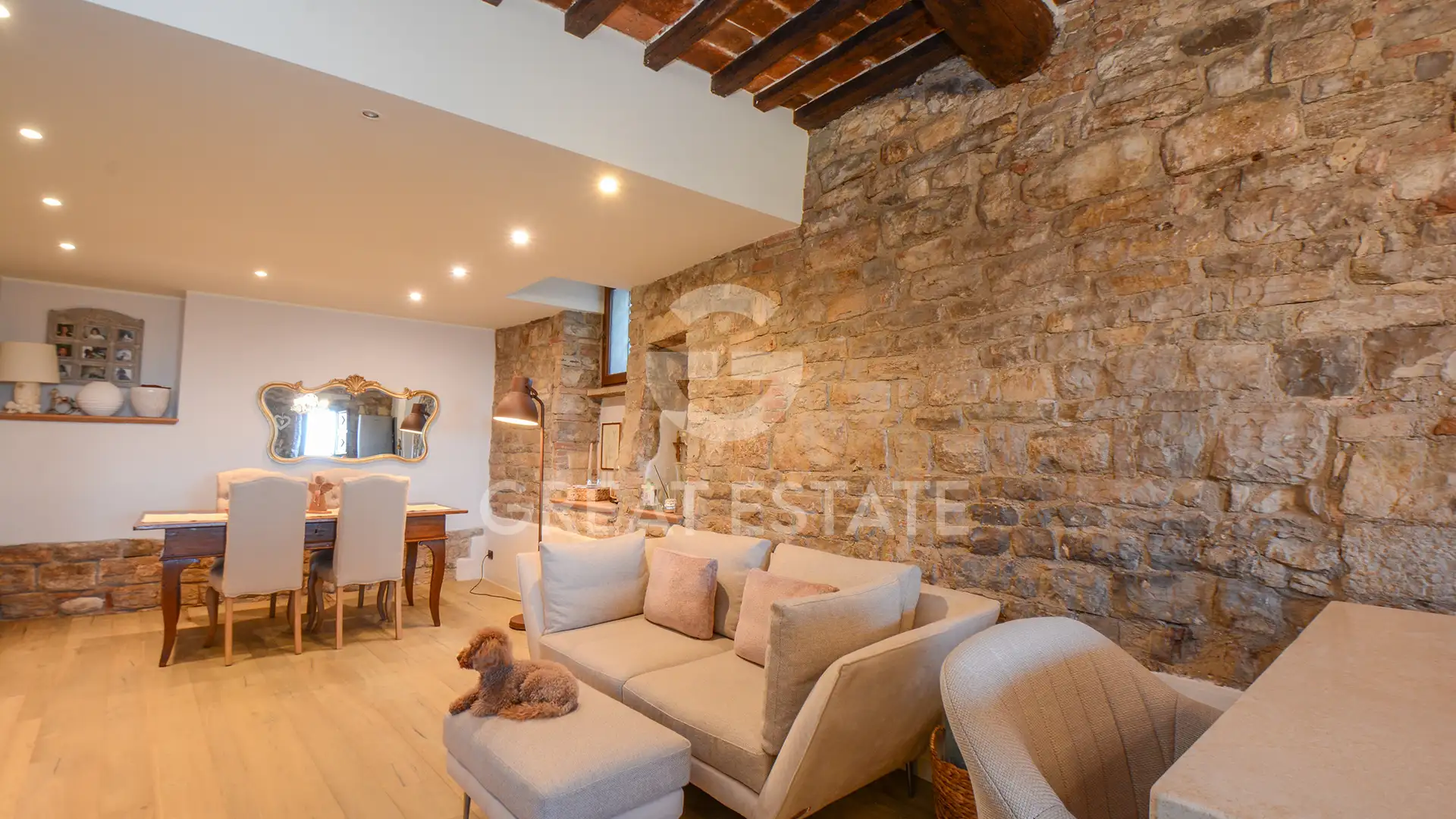 Flat 260m² in Italy, Perugia. Priced at 425000€ rent photo-8