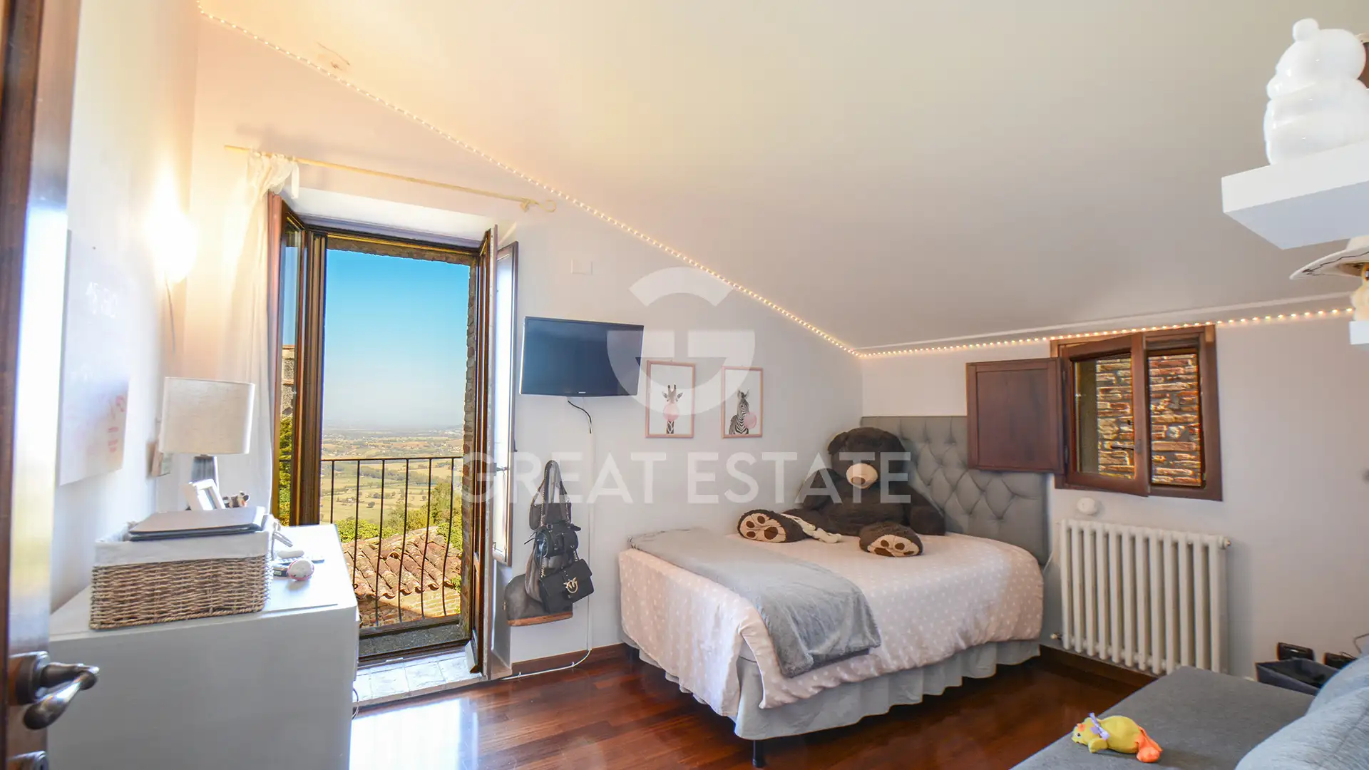 Flat 260m² in Italy, Perugia. Priced at 425000€ rent photo-9