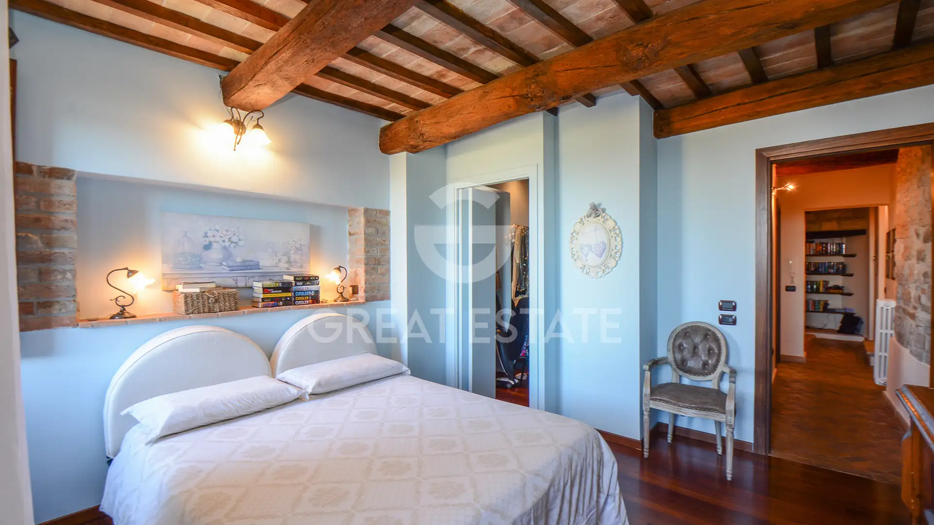 Flat 260m² in Italy, Perugia. Priced at 425000€ rent photo-11