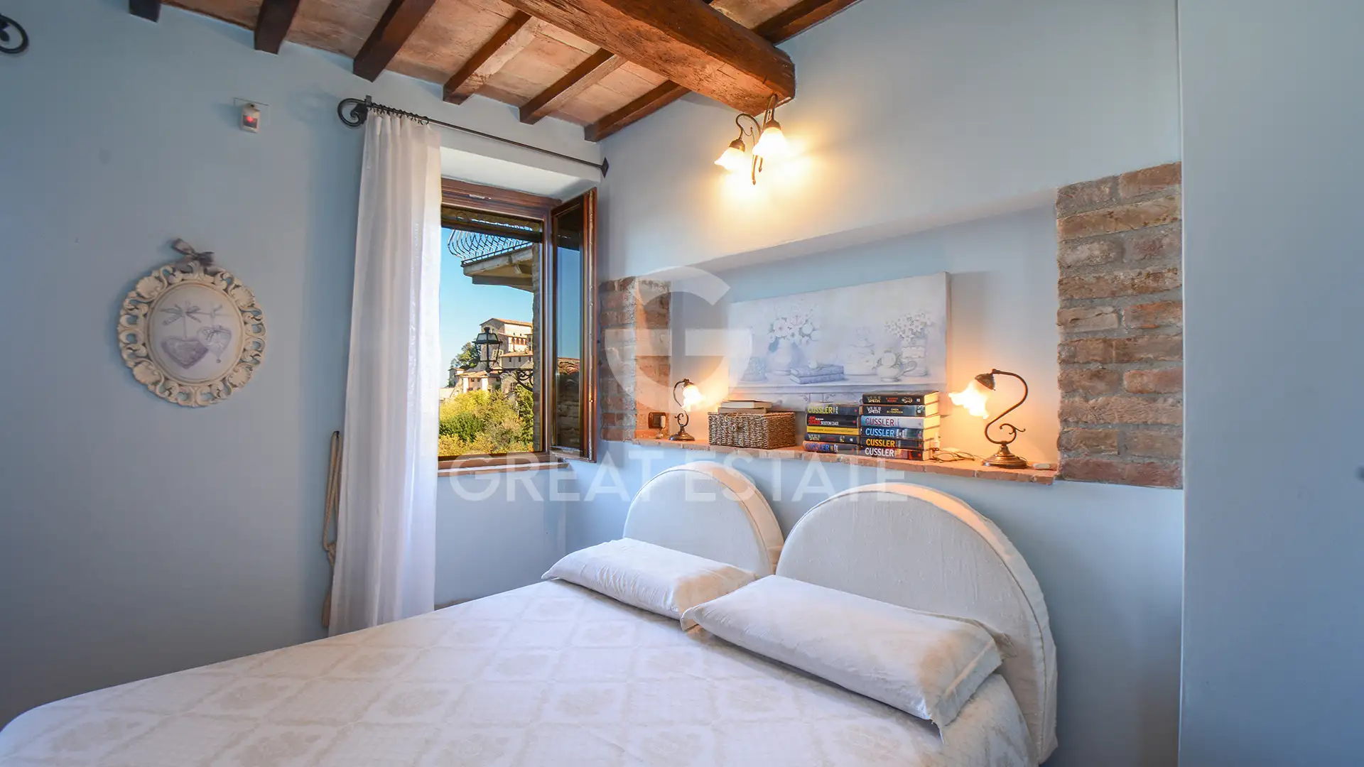 Flat 260m² in Italy, Perugia. Priced at 425000€ rent photo-12