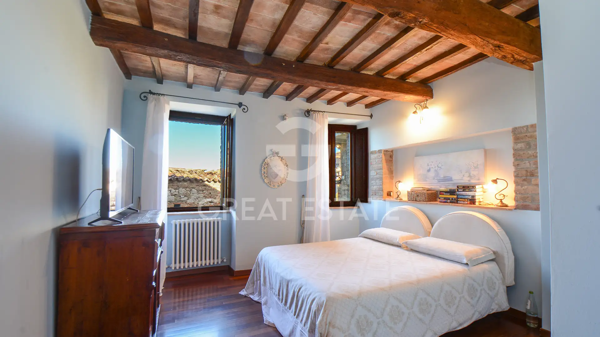 Flat 260m² in Italy, Perugia. Priced at 425000€ rent photo-13