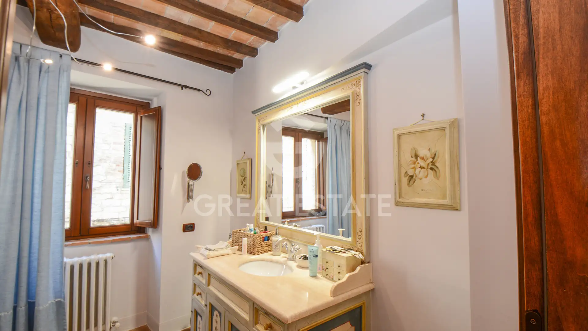 Flat 260m² in Italy, Perugia. Priced at 425000€ rent photo-14