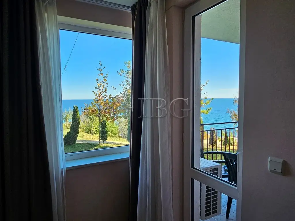 Flat 105m² in Bulgaria, Burgas. Priced at 155950€ rent photo-2