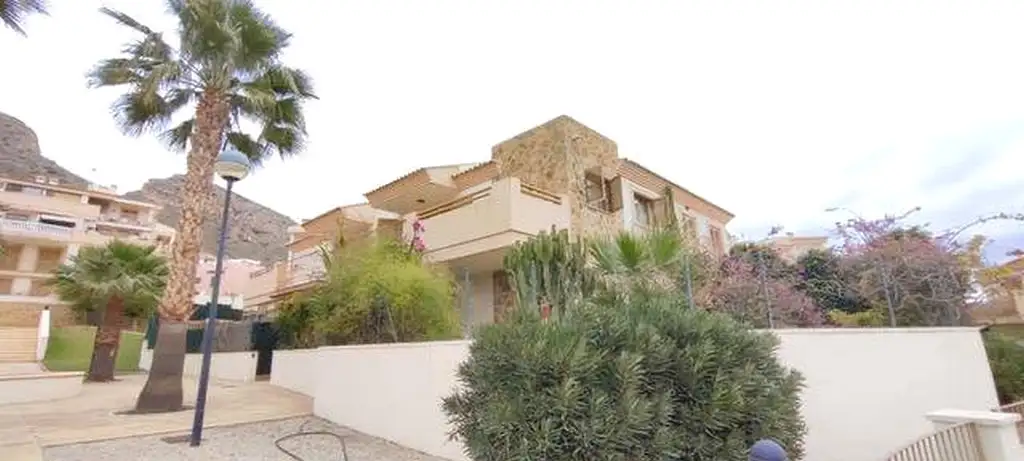 Flat 70m² in Spain, Benidorm. Priced at 225000€ rent photo-1