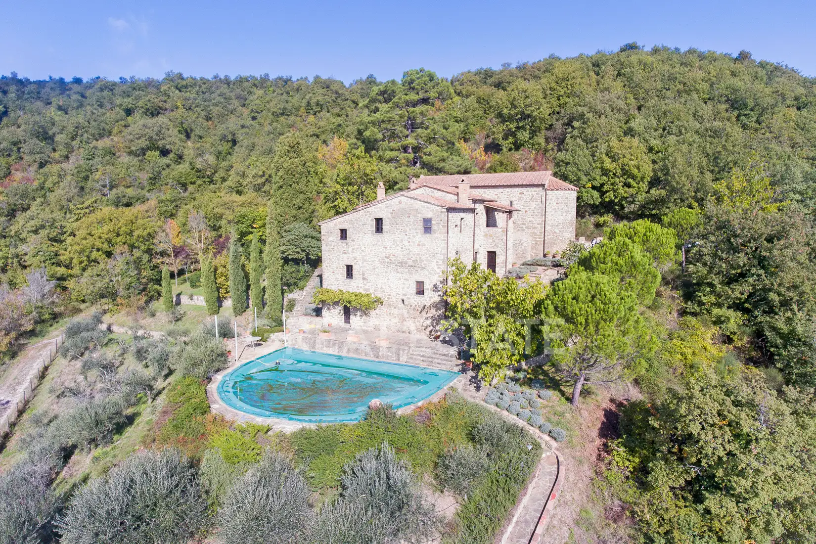 House 605m² in Italy, Perugia. Priced at 2750000€ rent photo-3