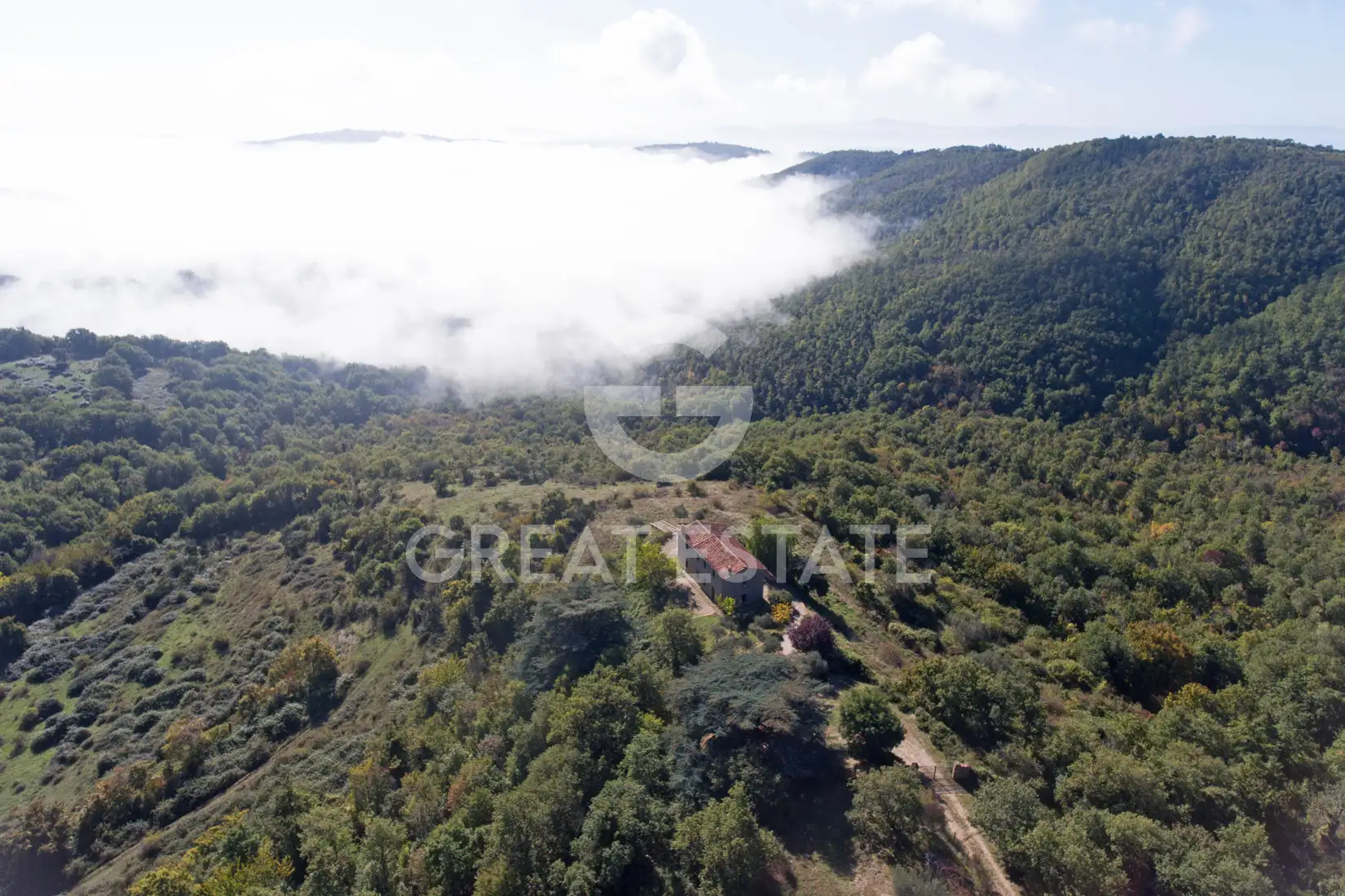 House 605m² in Italy, Perugia. Priced at 2750000€ rent photo-9