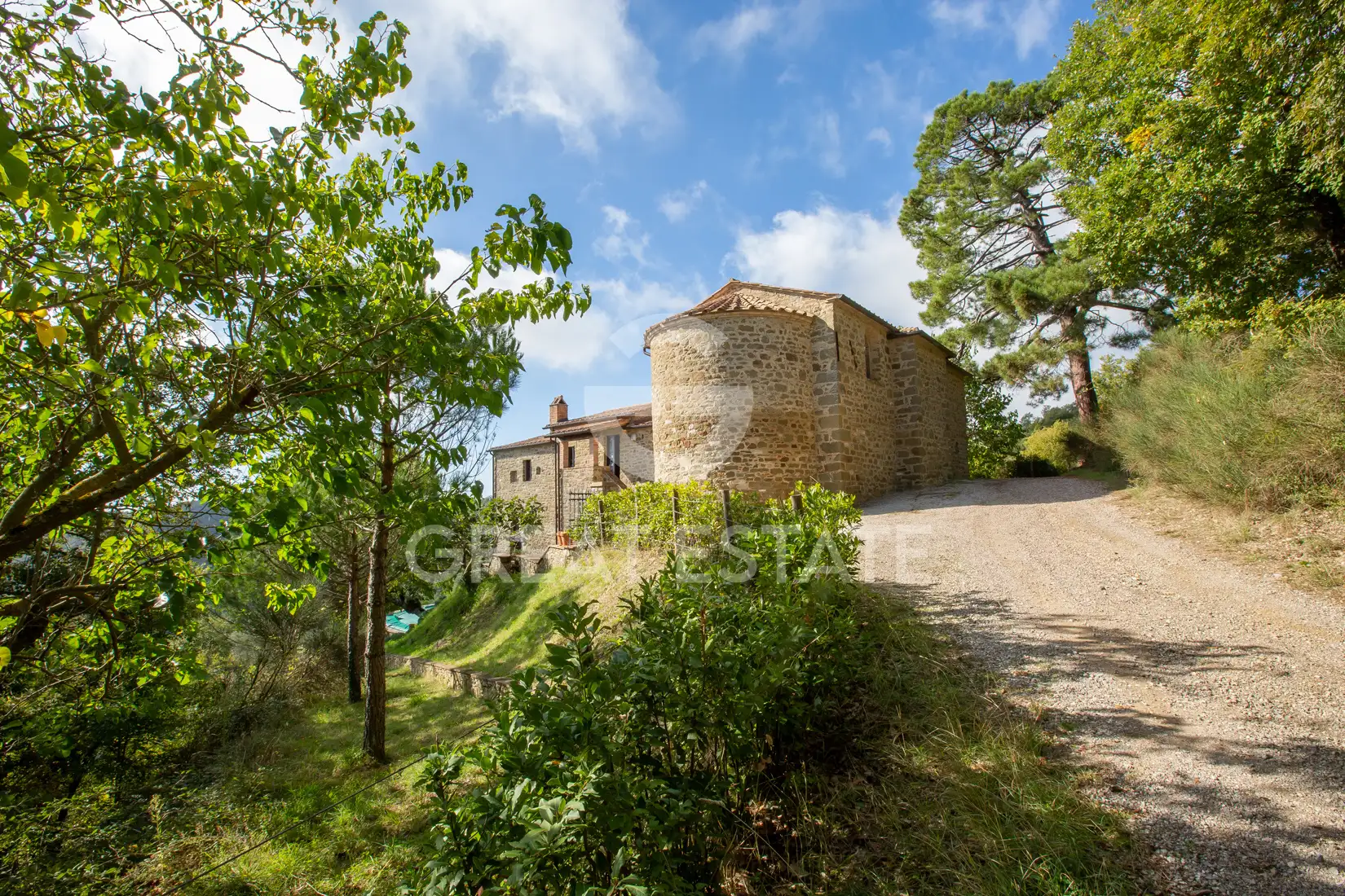 House 605m² in Italy, Perugia. Priced at 2750000€ rent photo-11