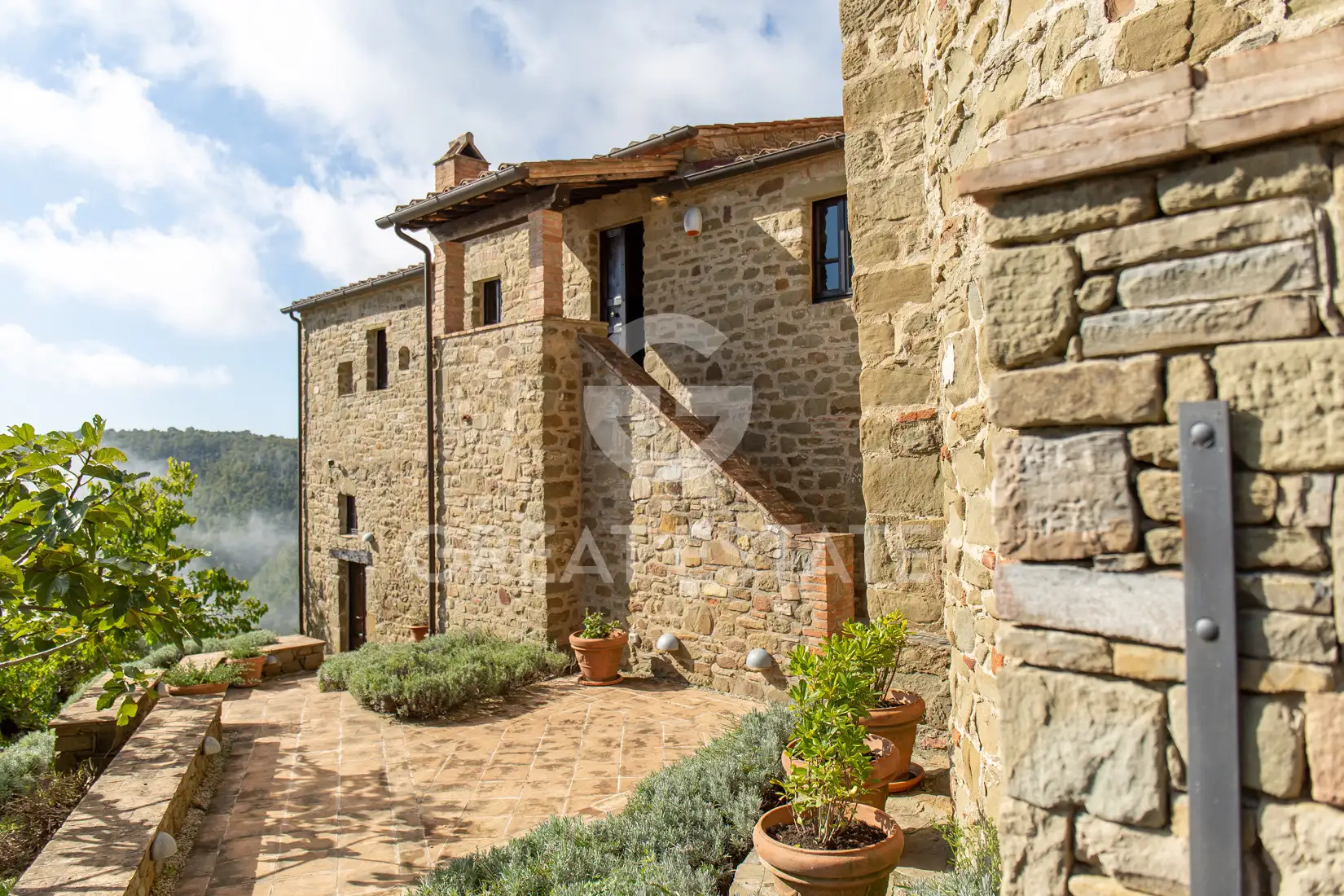 House 605m² in Italy, Perugia. Priced at 2750000€ rent photo-14