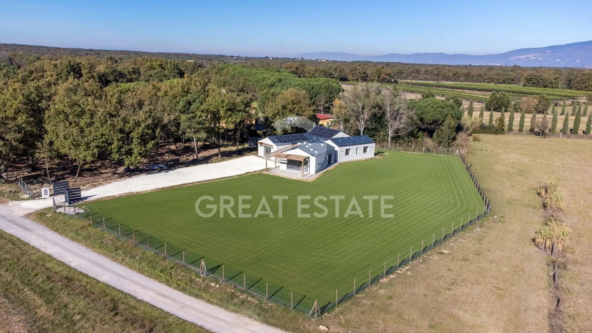 Villa 270m² in Italy, Perugia. Priced at 780000€ rent photo-2