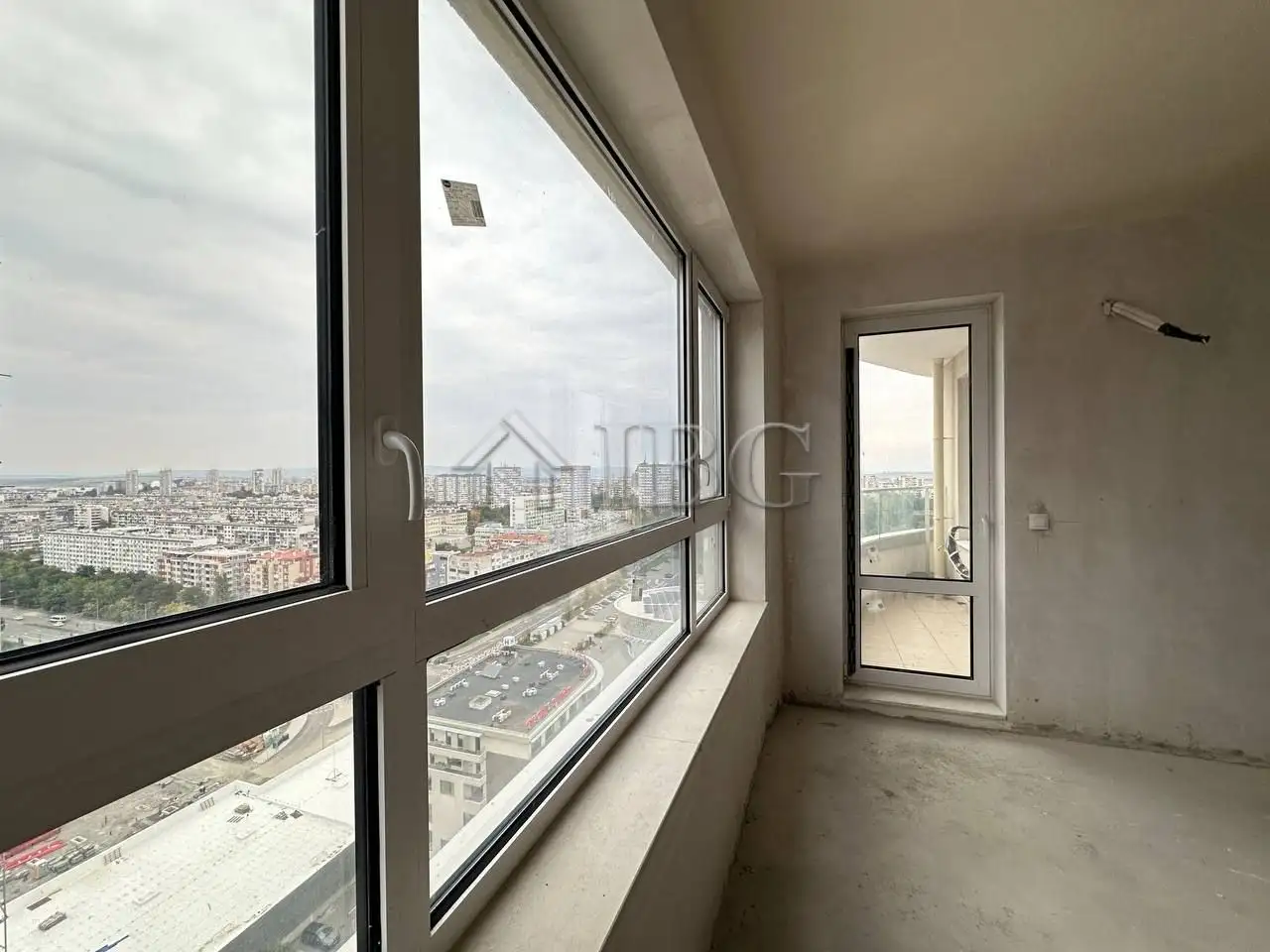 Flat 76m² in Bulgaria, Burgas. Priced at 143000€ rent photo-3