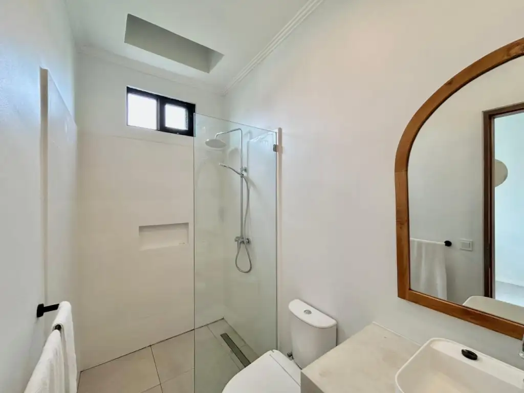 Villa 120m² in Indonesia, Kedungu. Priced at 15000$ rent photo-4