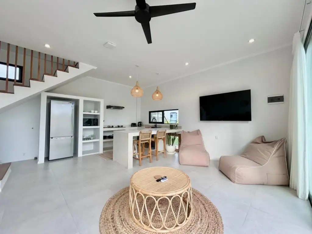 Villa 120m² in Indonesia, Kedungu. Priced at 15000$ rent photo-11