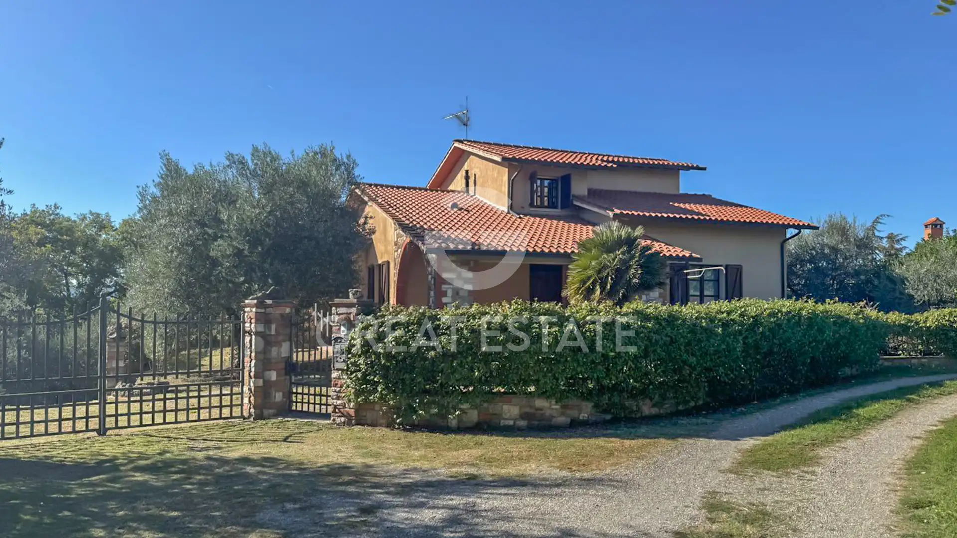 Villa 305m² in Italy, Perugia. Priced at 350000€ rent photo-1