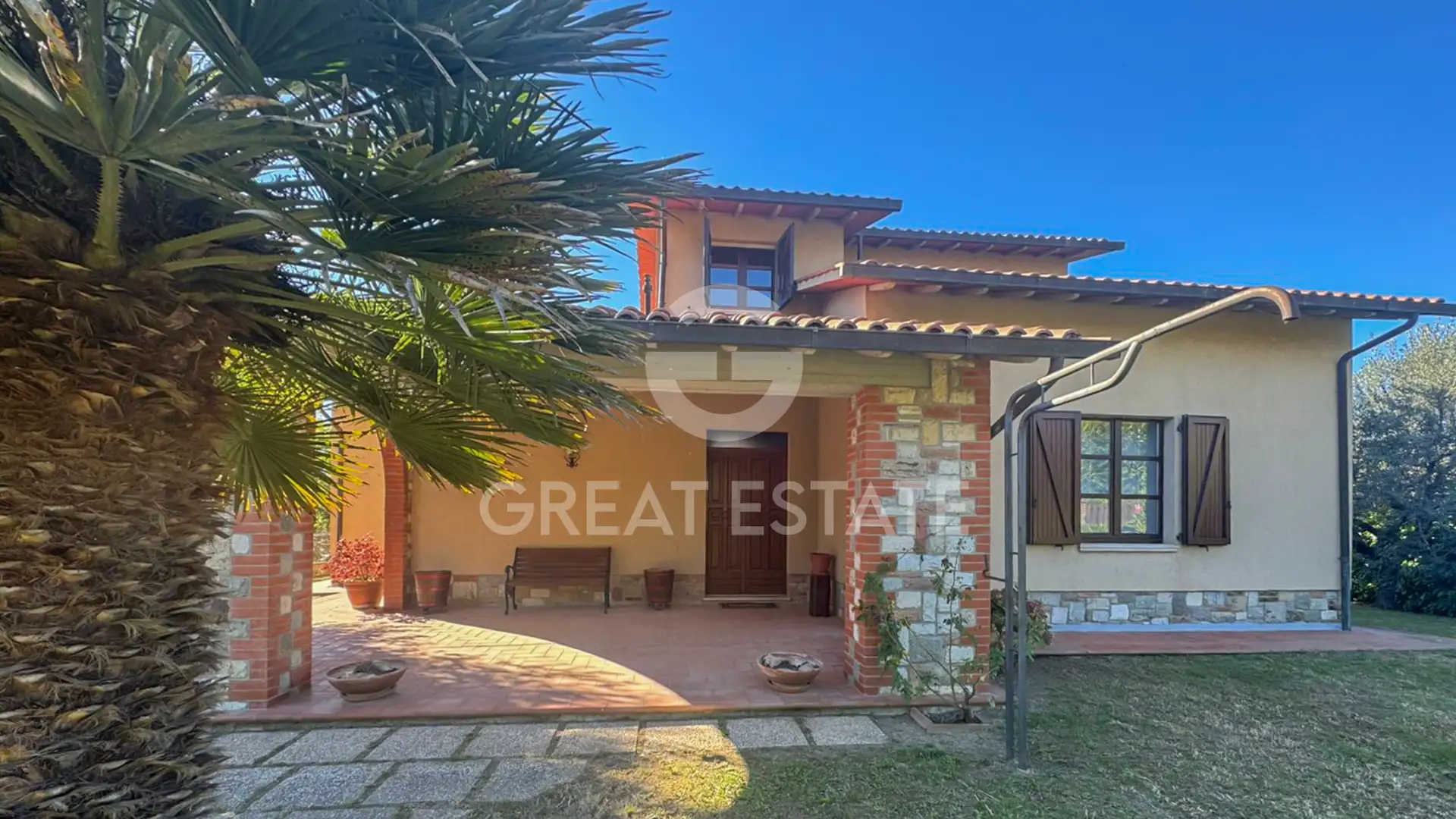 Villa 305m² in Italy, Perugia. Priced at 350000€ rent photo-3