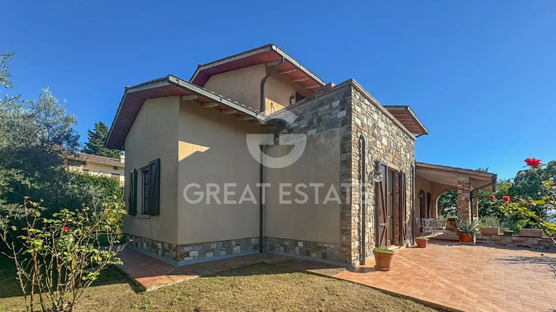 Villa 305m² in Italy, Perugia. Priced at 350000€ rent photo-4