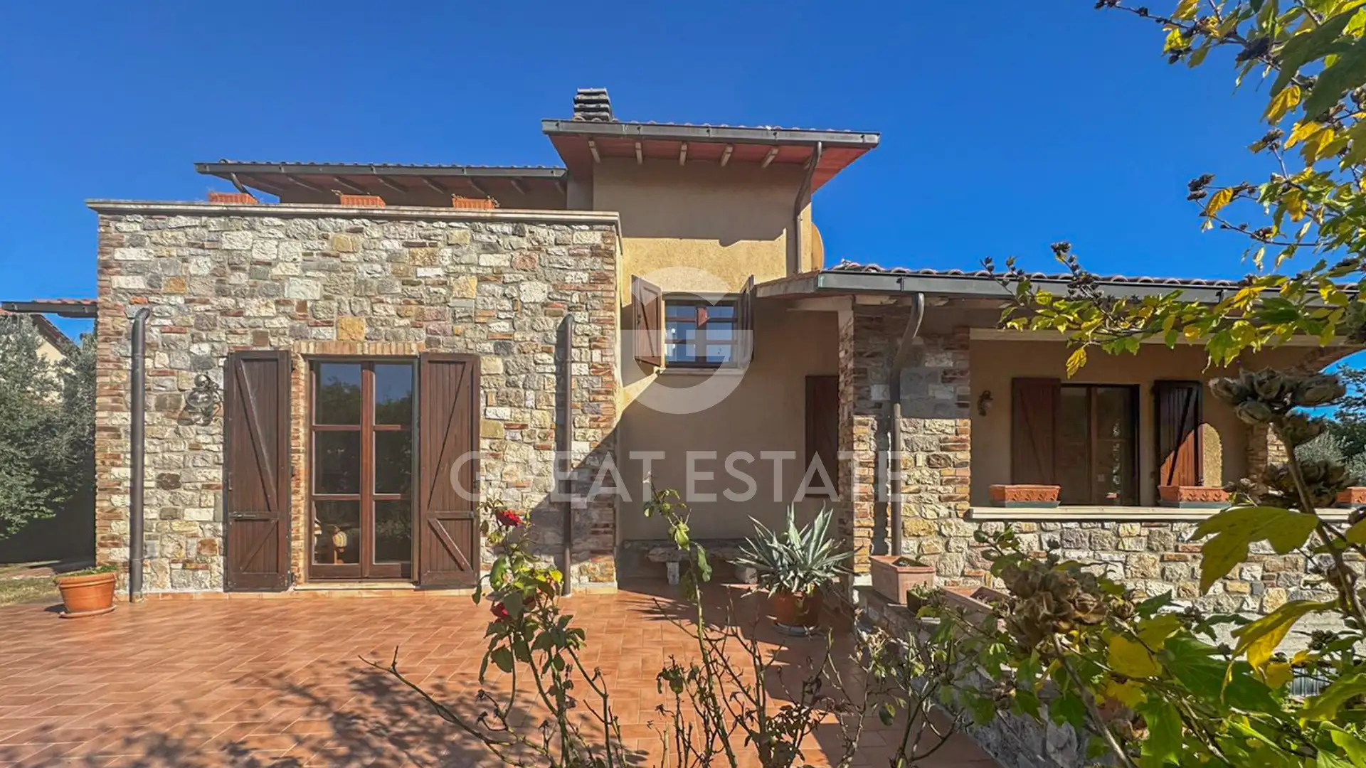 Villa 305m² in Italy, Perugia. Priced at 350000€ rent photo-5