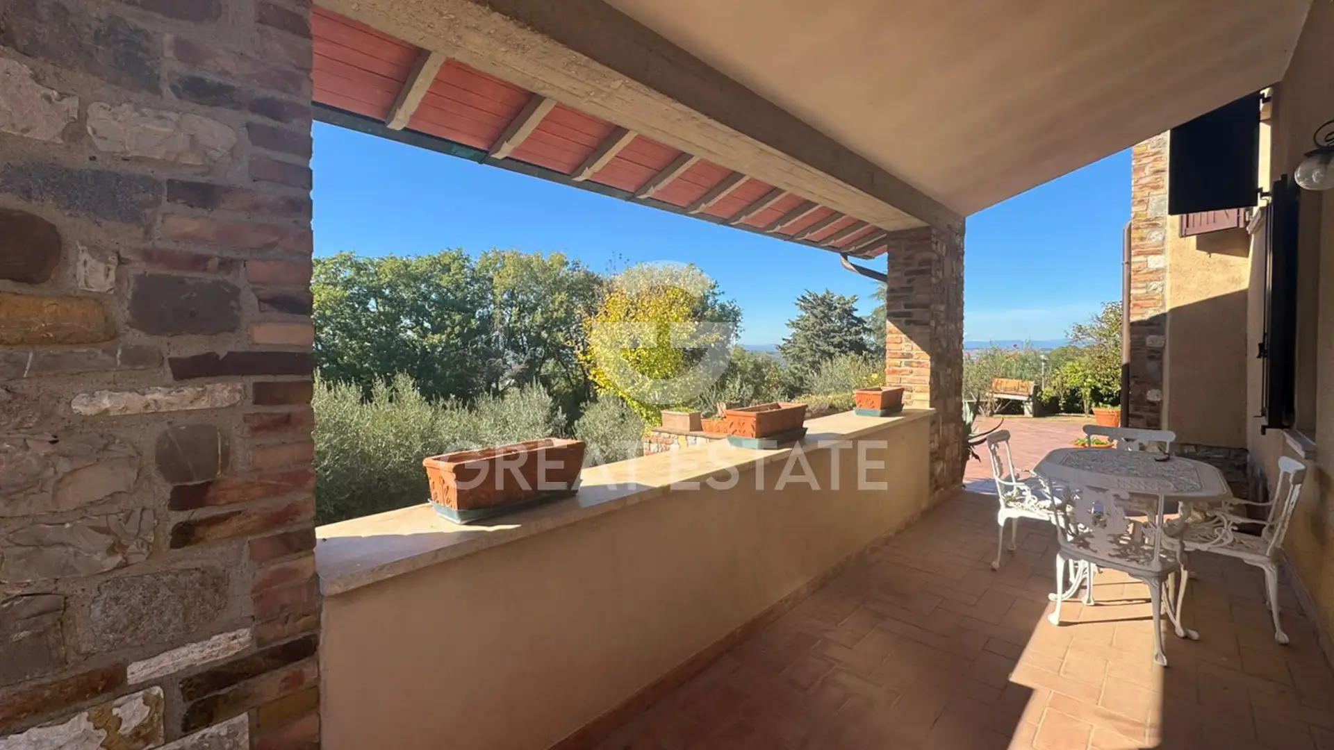 Villa 305m² in Italy, Perugia. Priced at 350000€ rent photo-8