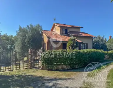 Buy in Italy for 350000€