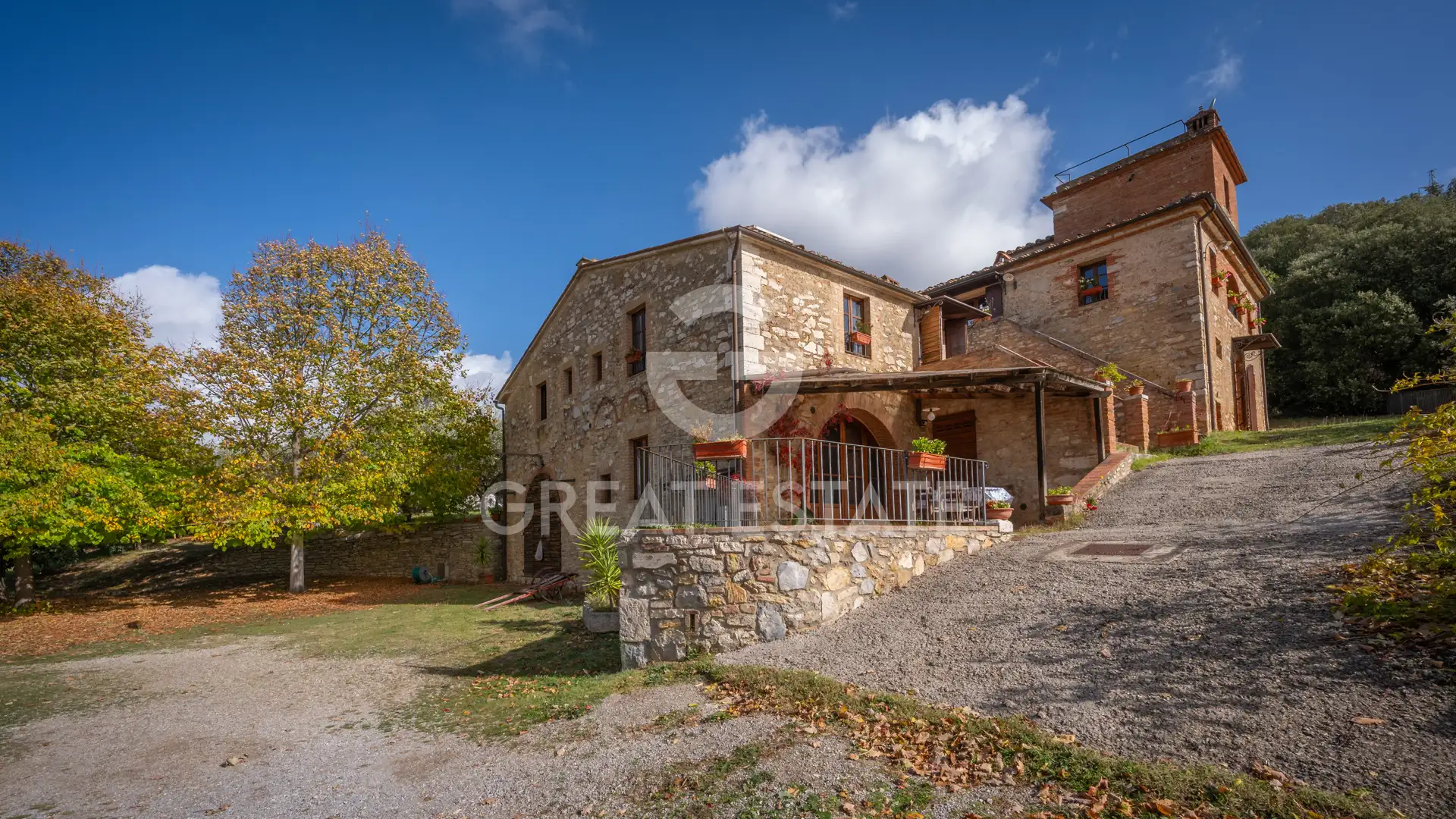 House 536m² in Italy, Siena. Priced at 1500000€ rent photo-4
