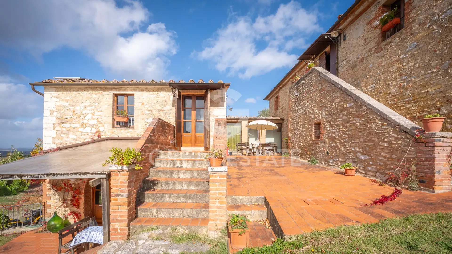 House 536m² in Italy, Siena. Priced at 1500000€ rent photo-7
