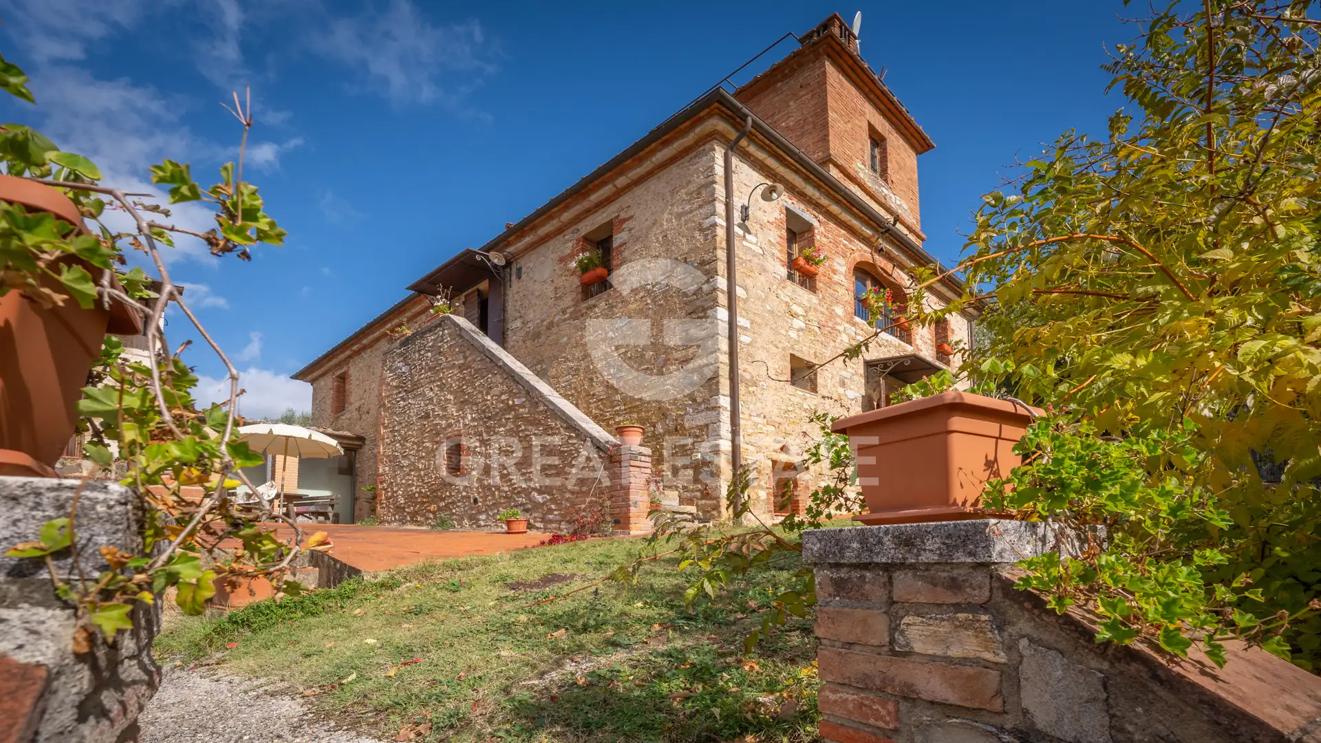 House 536m² in Italy, Siena. Priced at 1500000€ rent photo-9