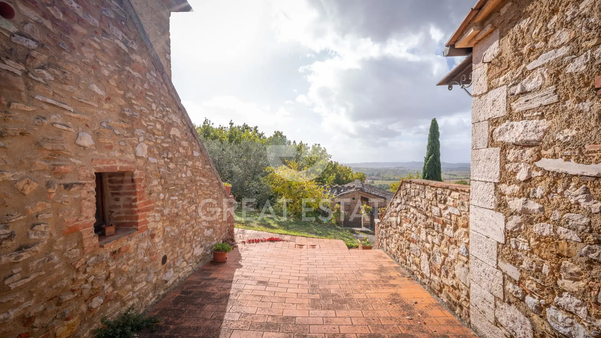 House 536m² in Italy, Siena. Priced at 1500000€ rent photo-12