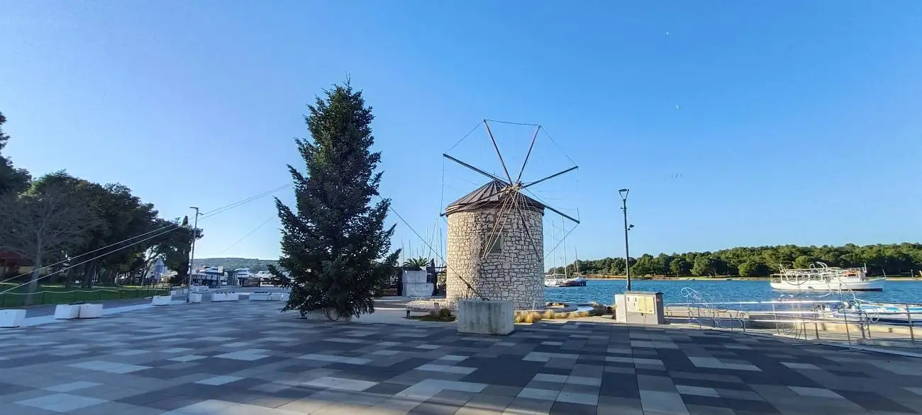 Villa 200m² in Croatia, Medulin. Priced at 780000€ rent photo-23