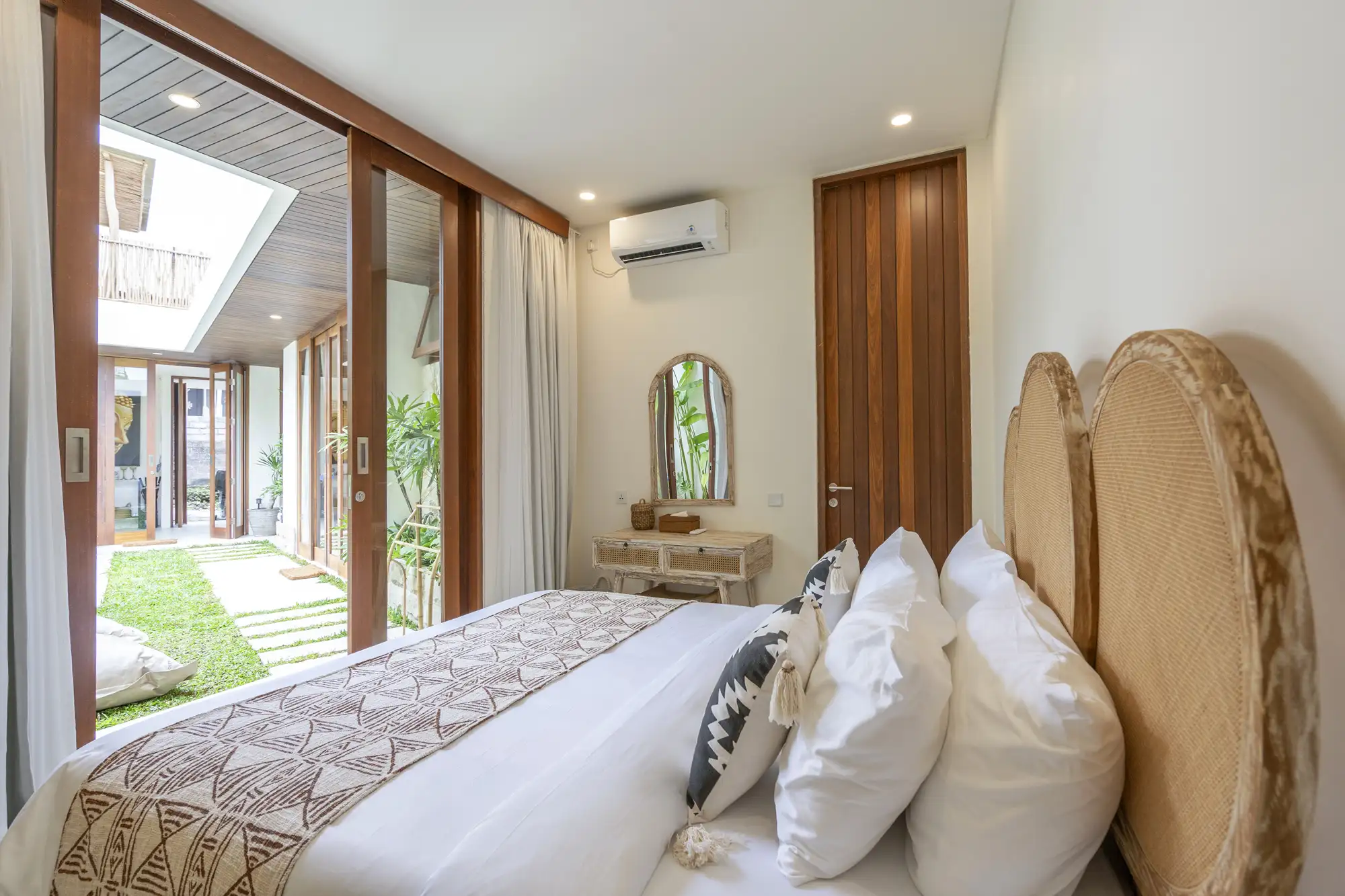 Villa 102m² in Indonesia, Canggu. Priced at 210000$ rent photo-13
